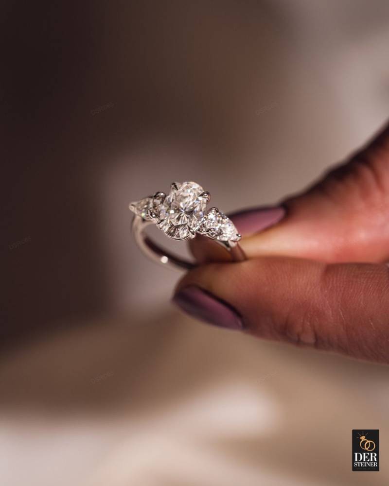 2.5Ct Gold Ring|Oval Cut Engagement Ring| Lab Grown Diamond| Pear Shaped Shoulder Stone|Wedding Ring|Promise Ring For Her|Gift Women von DerSteiner