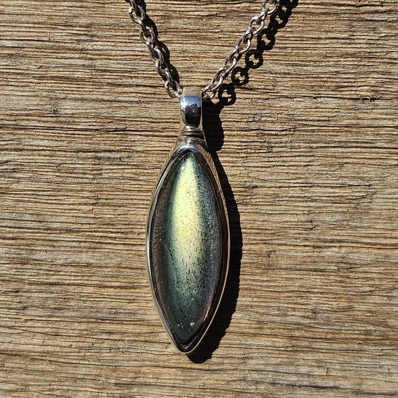 Labradorit Anhänger, An Silberkette, Goldig Schimmernder Labradorit, Sehr Fein Labradorit Anhänger, An Silberkette, Goldig Schimmernder Labradorit, Sehr Fein von DerSteinschleifer