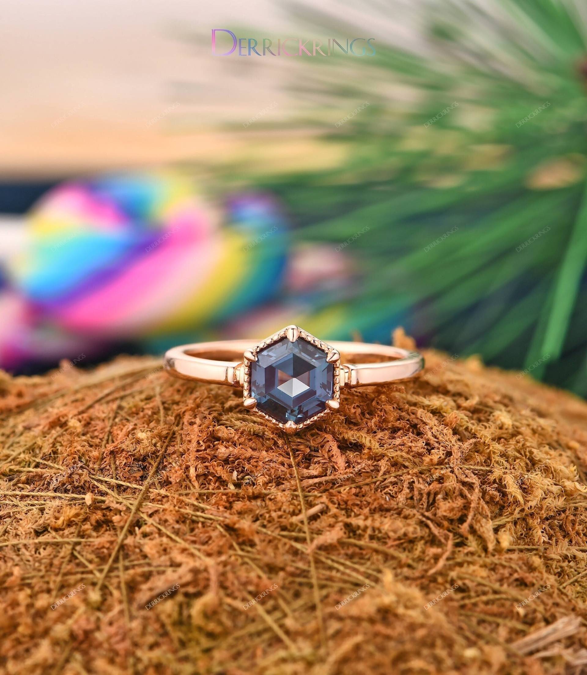 Alexandrit Ring, Hexagon Cut 6x9mm Ehering, 14K Massivgold Verlobungsring, Besonderes Design Brautring von DerrickRings