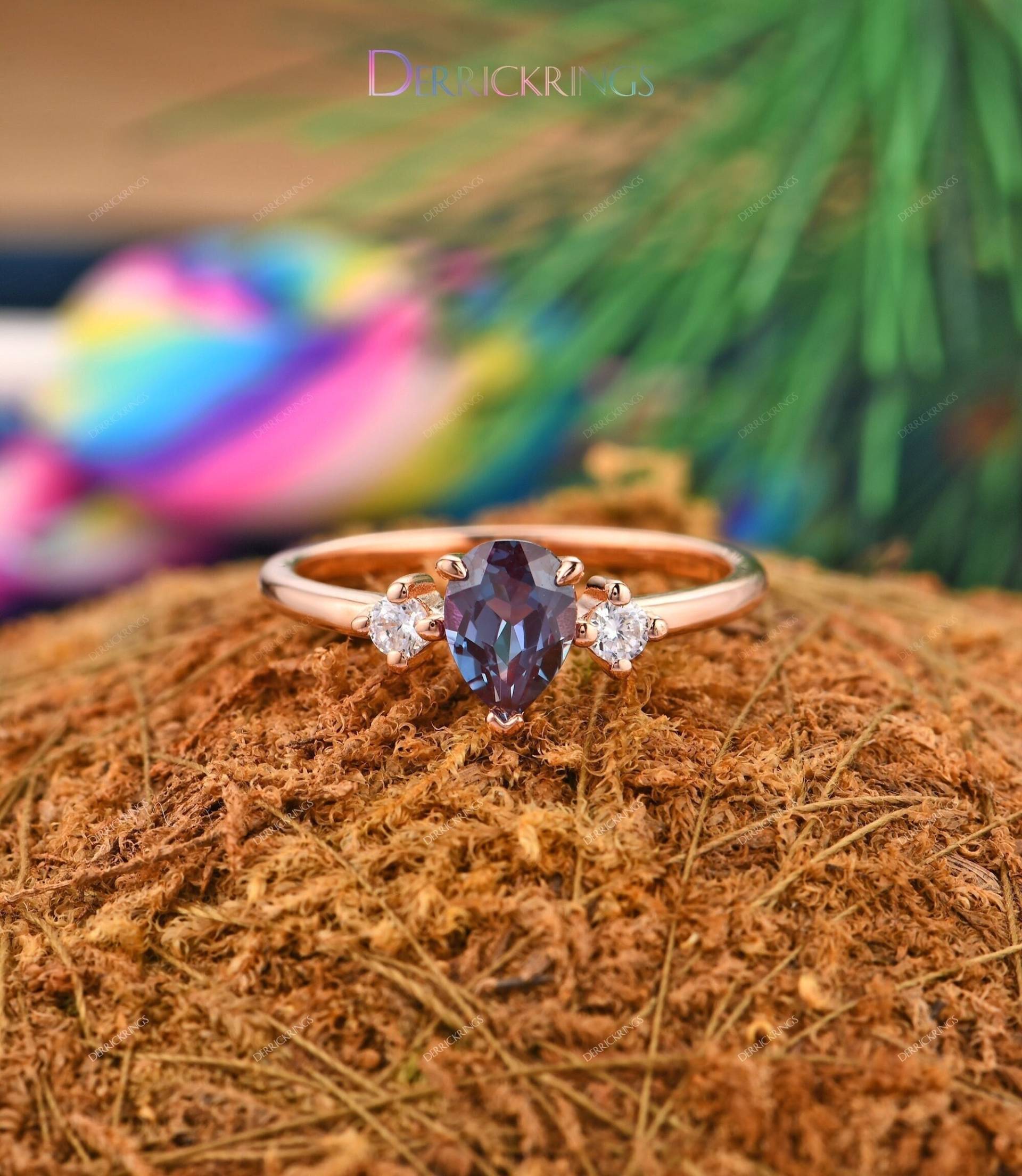Alexandrit Ring, Pear Cut 5x7mm Verlobungsring, Brautschmuck, Handgemachter Edelstein Zierliche Frauen Ring von DerrickRings