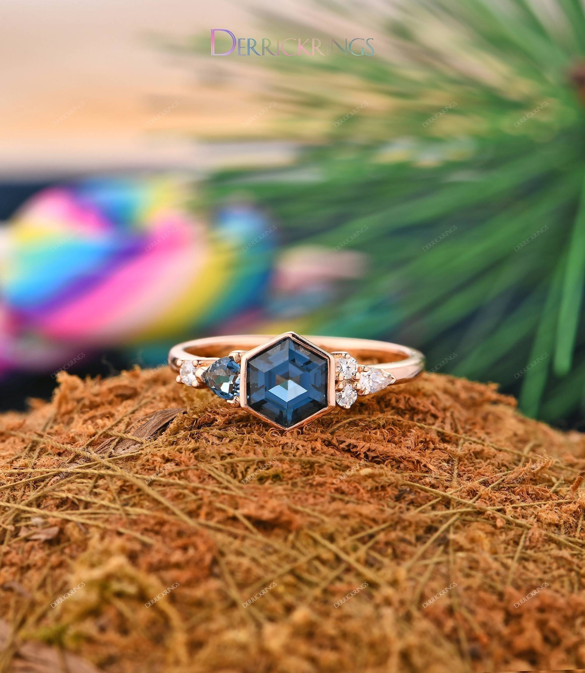 Art Deco Brautring, 6x6mm Hexagon Natural London Blue Topaz Verlobungsring, Massiver 14K Gold Versprechen Ring, Blauer Edelstein Feiner Schmuck von DerrickRings