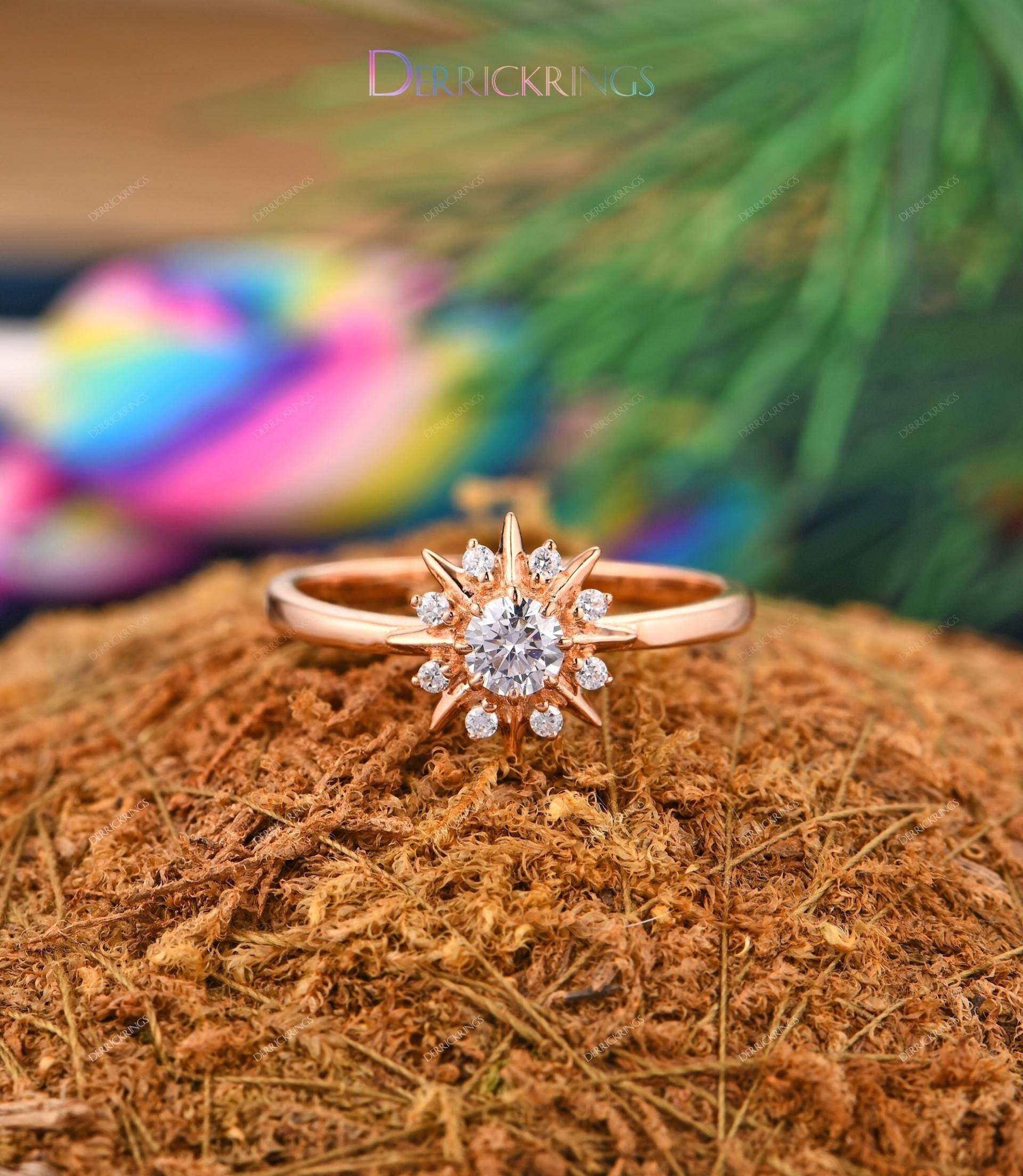 Art Deco Moissanit Ring, 14K Solid Promise Rundschliff 4mm Simulierter Diamant Personalisierter Brautring, Feiner Schmuck, Unikat Ring von DerrickRings