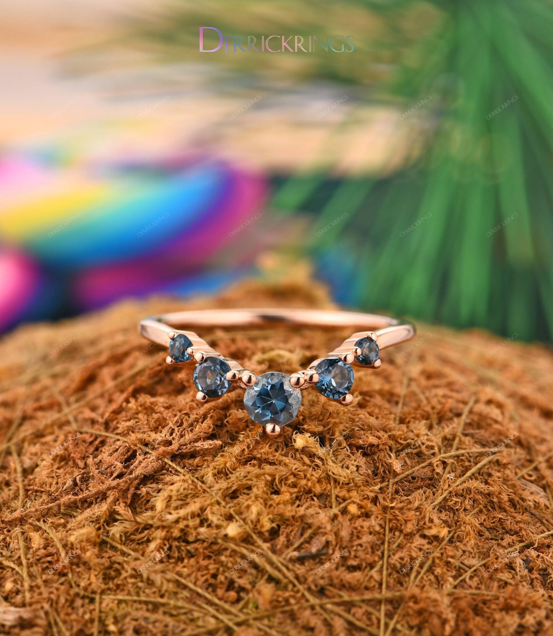 Einzigartiger Edelstein Ring, Natürlicher London Blue Topaz Stapelring, Massiver 14K Gold Handgemachter Schmuck, Eleganter Damen Täglicher Ring von DerrickRings