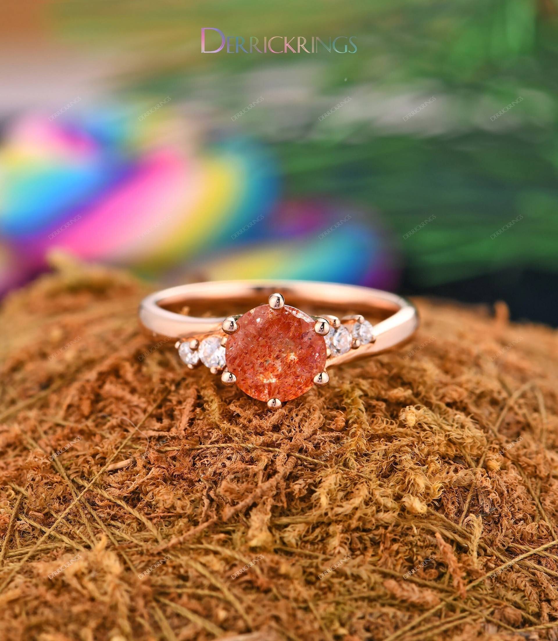 Vintage Rundschliff 1.25Ct Natürlicher Sonnenstein Verlobungsringe, Orange Edelstein Ringe, 6 Zange Trauringe, Schmuck, Weihnachtsgeschenke von DerrickRings