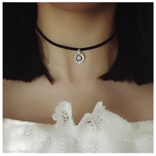 Dervivea Gothic Samt Choker Halskette Schwarz Wildleder Kragen Halskette Silber Daisy Flower Choker Halskette Kurze Sonne Anhänger Halskette Schmuck Für Frauen Und Mädchen von Dervivea