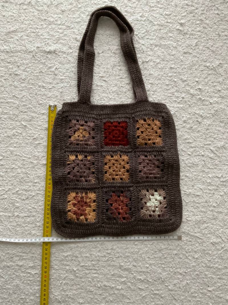 Selbstgehäkelte Patchworktasche von Deryaswollwelt