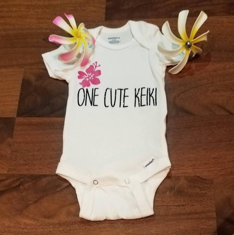 Ein Süßes Keiki, Hawaii Mädchen, Hawaii, Body Ein Süßes Keiki, Hawaii Mädchen, Hawaii, Body von DesertBeachDesigns