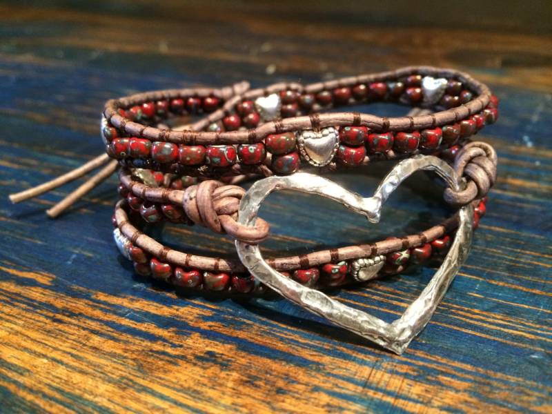 Jeder Tag Des Jahres Geschenk, Valentinstag Sterling Silber Herz & Rustikales Leder 3 Wickelarmband Speziell Für Ihr Handgelenk Gemacht Jeder Tag Des Jahres Geschenk, Valentinstag Sterling Silber Herz & Rustikales Leder 3 Wickelarmband Speziell Für Ihr Handgelenk Gemacht von DesertBlossomStudios