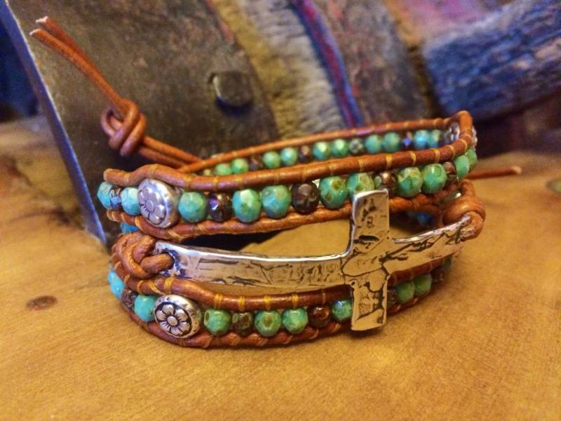 sterling Silber Kreuz, Leder Wickelarmband, Western Schmuck, Cowgirl Christian Geschenk, Speziell Für Ihr Handgelenk Gemacht von DesertBlossomStudios
