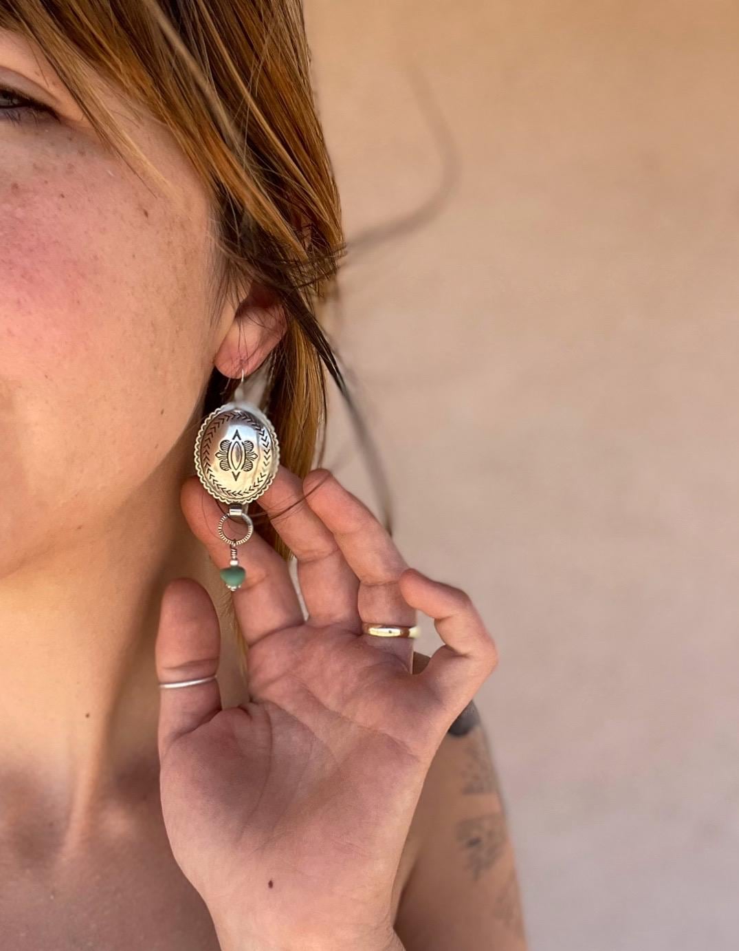 Türkis Gestempelt Concho Ohrringe - Handgemachte Sterling Silber Southwest Cowgirl Schmuck Türkis Gestempelt Concho Ohrringe - Handgemachte Sterling Silber Southwest Cowgirl Schmuck von DesertDriven