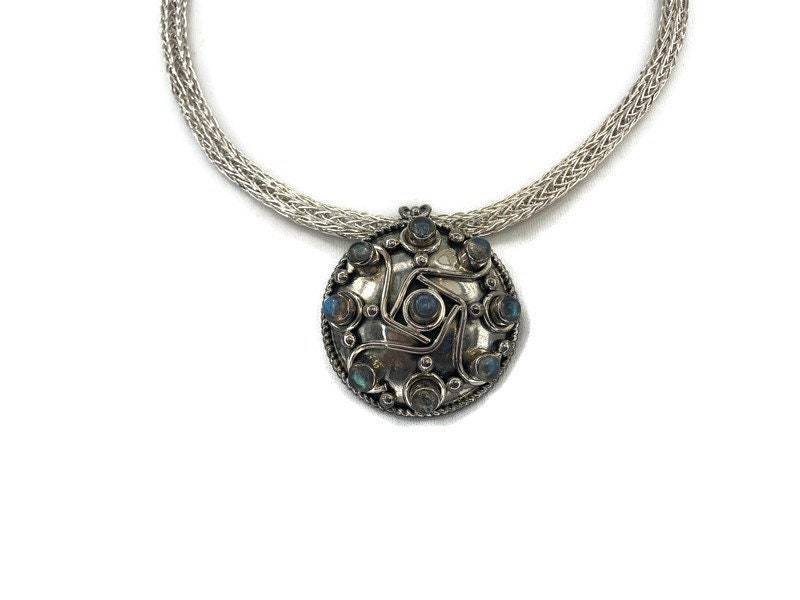 Wikinger Strickkette, Sterling Silber Scheibe Mit Labradorit Steinen Wikinger Strickkette, Sterling Silber Scheibe Mit Labradorit Steinen von DesertJewelsandRagz