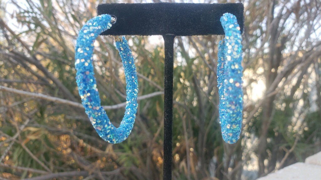 Blaue Glitzer Creolen Ohrringe Blaue Glitzer Creolen Ohrringe von DesertRoseDesigns10
