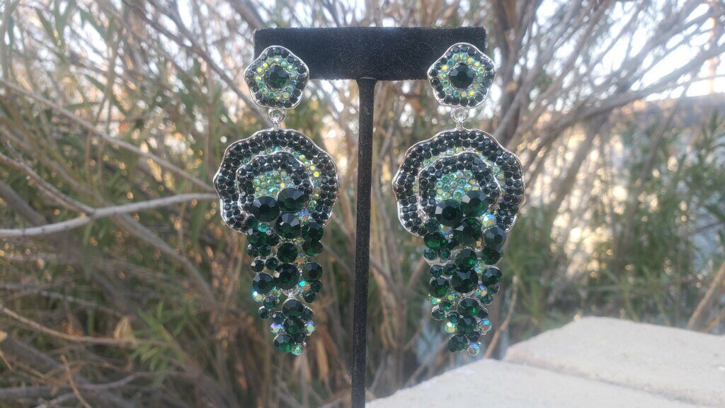 Grüne Strass Ohrringe, Grüne Ombre Kristall Smaragd Festzug Ohrringe Grüne Strass Ohrringe, Grüne Ombre Kristall Smaragd Festzug Ohrringe von DesertRoseDesigns10