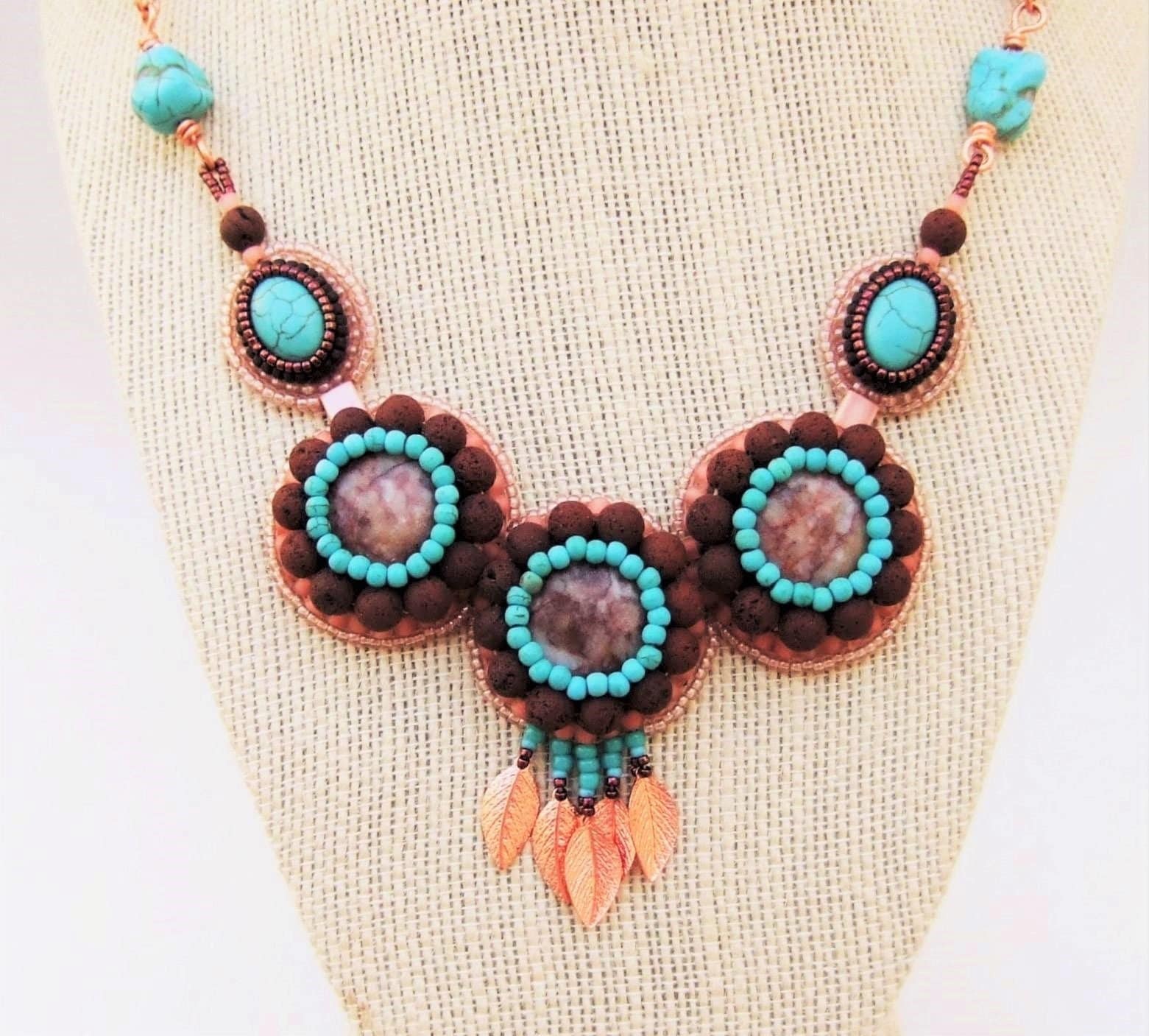 Gestickte Halskette Mit Southwestern Beads Gestickte Halskette Mit Southwestern Beads von DesertSunriseCreativ