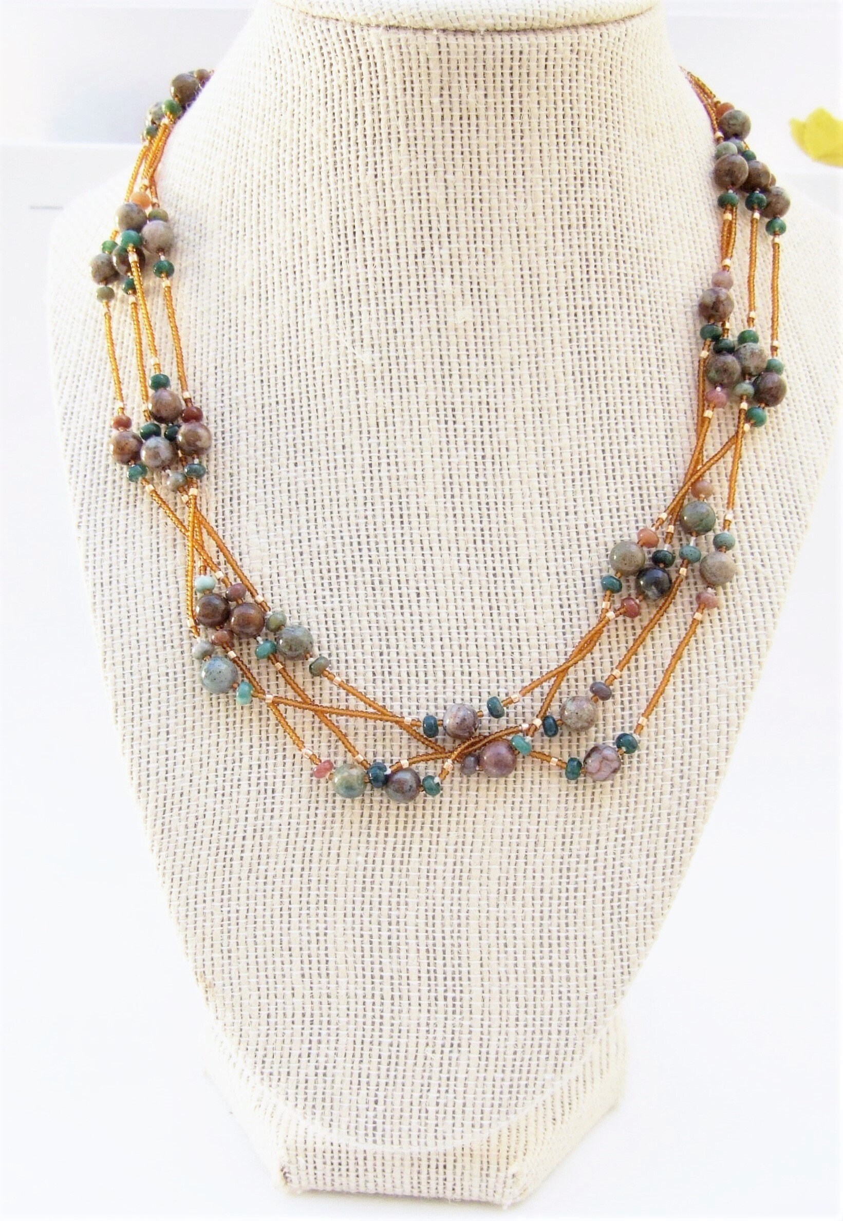 Grün Und Gold Multistrand Jaspis Halskette Ohrring Set Grün Und Gold Multistrand Jaspis Halskette Ohrring Set von DesertSunriseCreativ