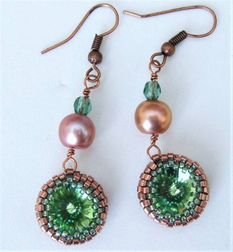 Kupfer Und Grüne Swarovski Kristall Perlen Ohrringe Kupfer Und Grüne Swarovski Kristall Perlen Ohrringe von DesertSunriseCreativ
