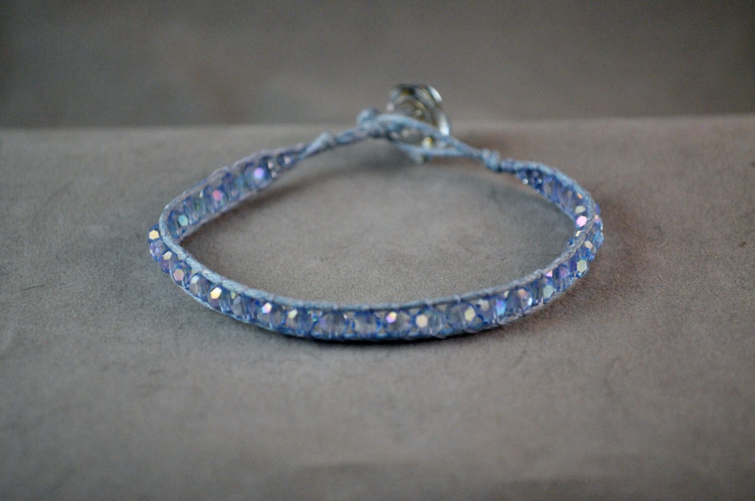 Leichte Blaue Perlen Wickelarmband Leichte Blaue Perlen Wickelarmband von DesertUnicornDesigns