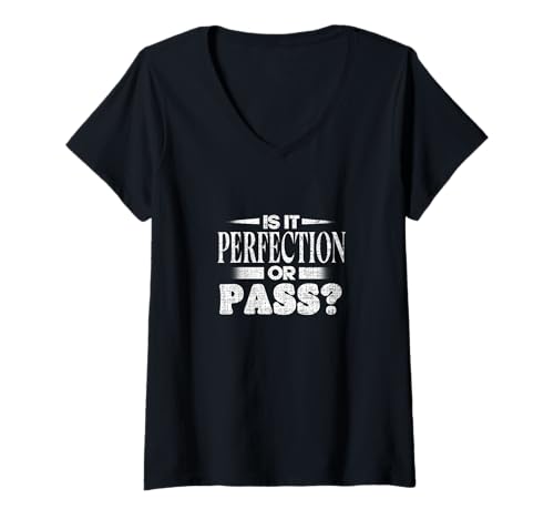 Damen Is It Perfection or Pass? T-Shirt mit V-Ausschnitt Damen Is It Perfection or Pass? T-Shirt mit V-Ausschnitt von Design Perfection Pass Motivation Humor Boldness