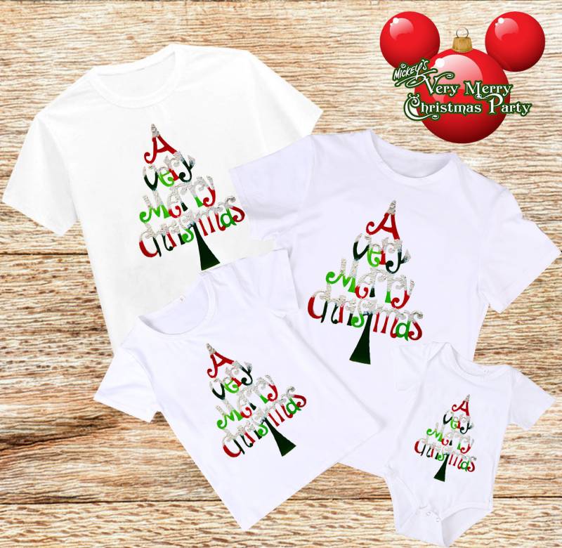 Weihnachtsbaum-Familien-Shirts Passende Baumwoll-Urlaubs-T-Shirts Weihnachtsbaum-Familien-Shirts Passende Baumwoll-Urlaubs-T-Shirts von DesignApparelStore