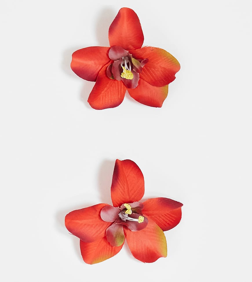 DesignB London - 2er-Pack Blumen-Haarspangen in Rot DesignB London - 2er-Pack Blumen-Haarspangen in Rot von DesignB London