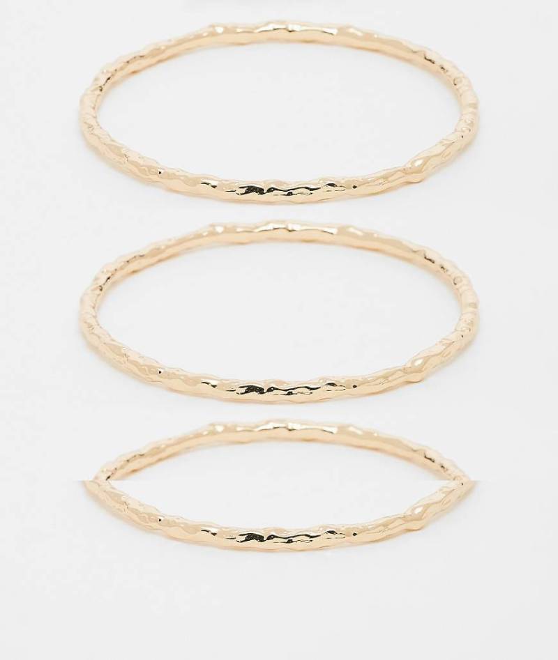 DesignB London - 3er-Pack Armreife in geschmolzener Goldoptik-Goldfarben von DesignB London