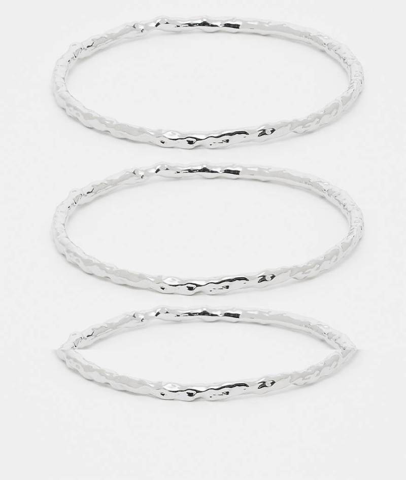 DesignB London - 3er-Pack Armreifen in Silber in geschmolzener Optik von DesignB London