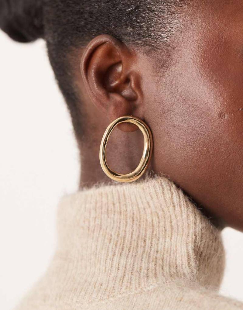 DesignB London - Auffällige, offene Ohrstecker in Gold-Optik-Goldfarben von DesignB London