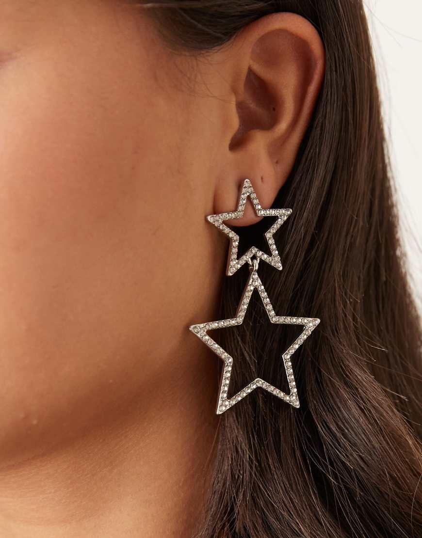 DesignB London - Auffällige Ohrringe in Silberoptik mit zwei Sternanhängern von DesignB London