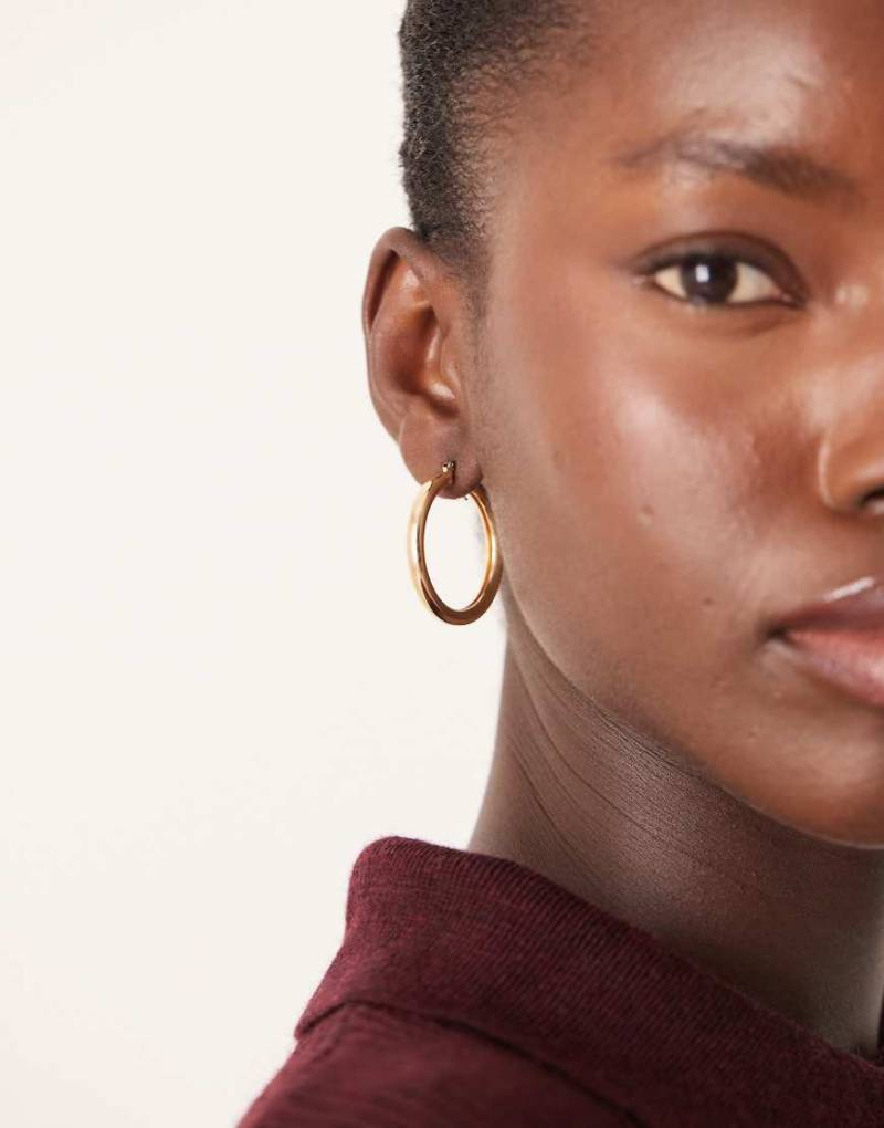 DesignB London - Creolen in Goldoptik, 33 mm-Goldfarben von DesignB London