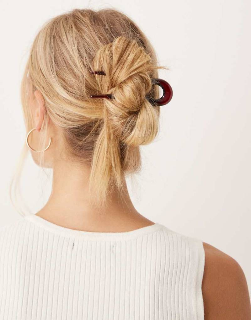 DesignB London - Französische Haarnadel in Burgunderrot von DesignB London