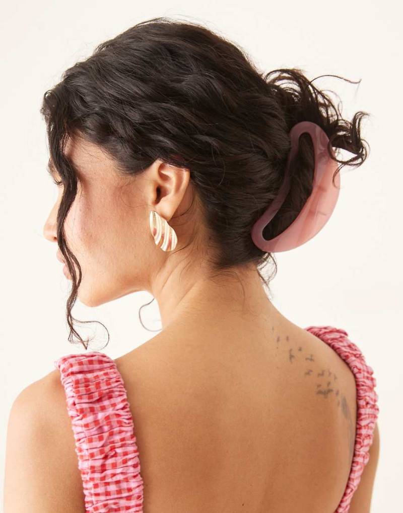 DesignB London - Geschwungene Haarklammer in gedämpftem Rosa von DesignB London