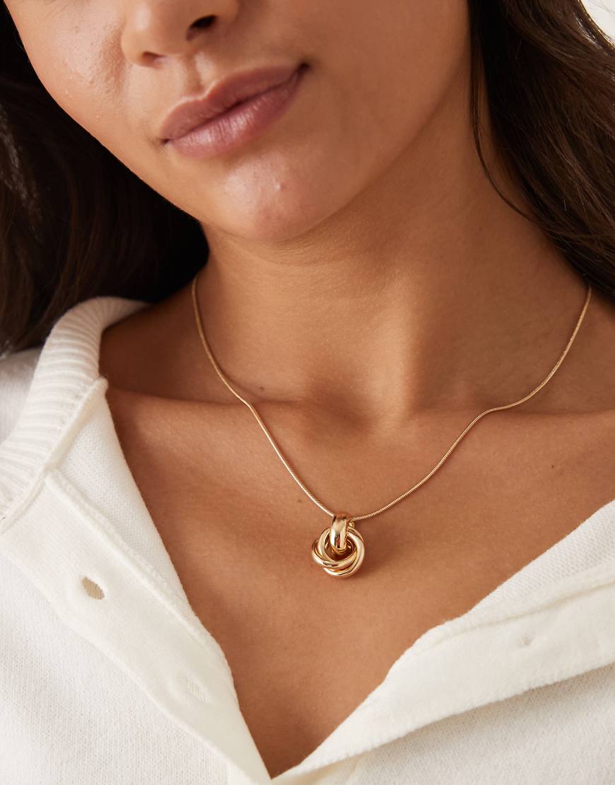 DesignB London - Goldfarbene Halskette mit Knoten-Anhänger von DesignB London