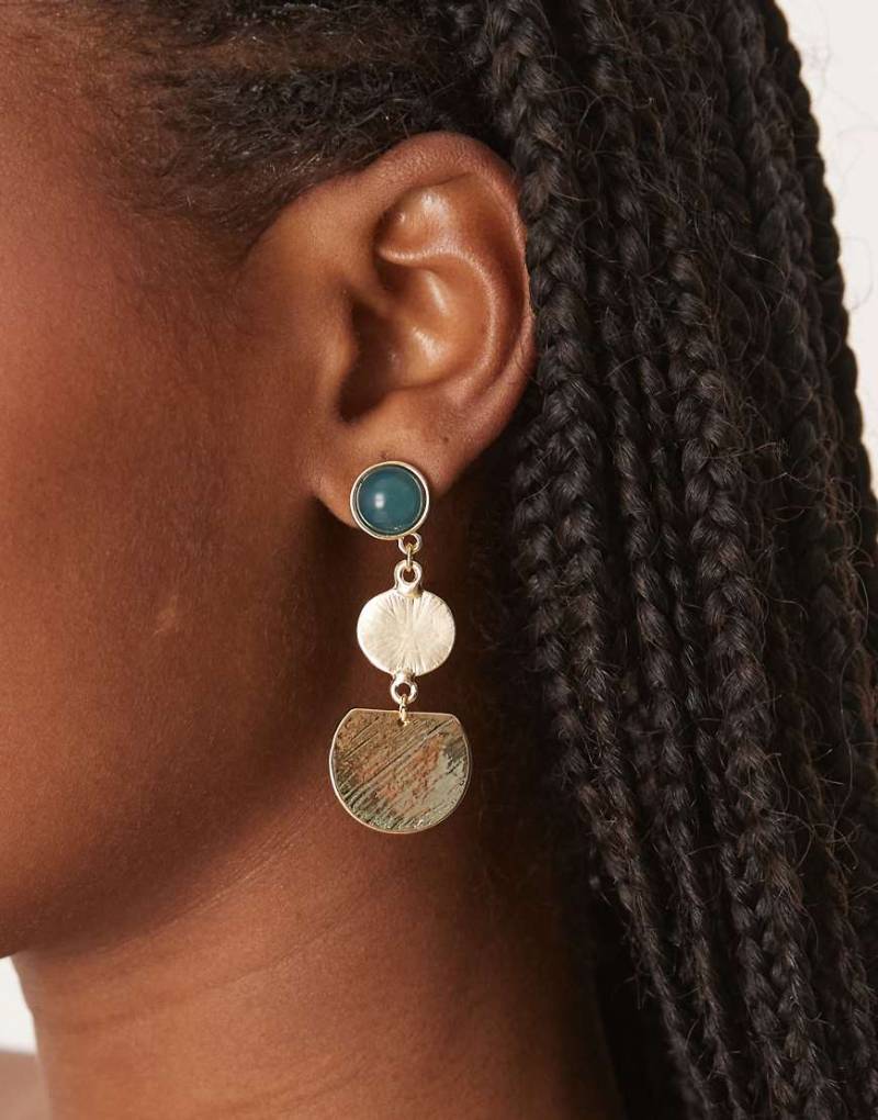 DesignB London - Goldfarbene Ohrhänger mit rundem Stein aus Kunstharz von DesignB London