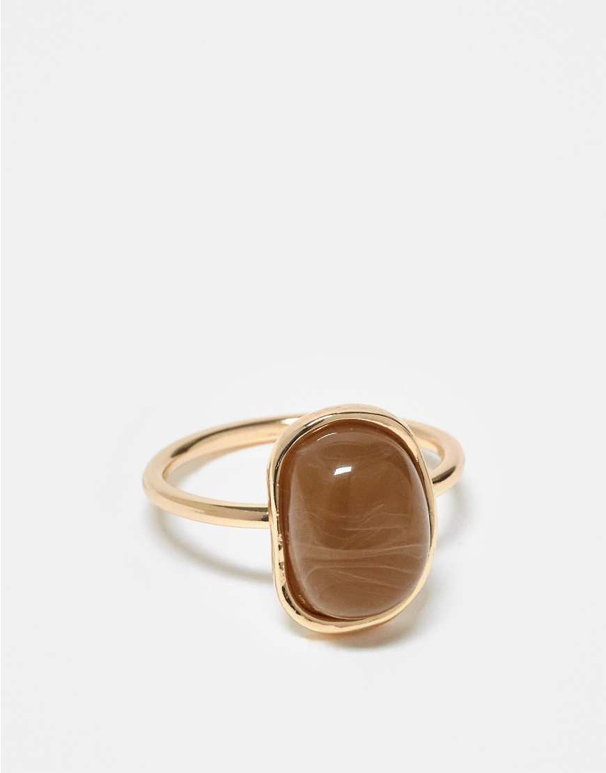 DesignB London - Goldfarbener Ring mit bernsteinfarbenem Schmuckstein DesignB London - Goldfarbener Ring mit bernsteinfarbenem Schmuckstein von DesignB London