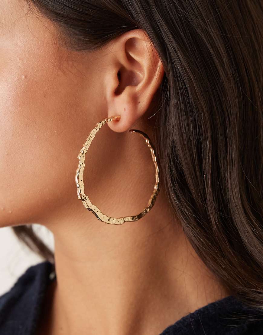 DesignB London - Große Creolen in Goldoptik mit geschmolzenem Design, 60 mm-Goldfarben von DesignB London