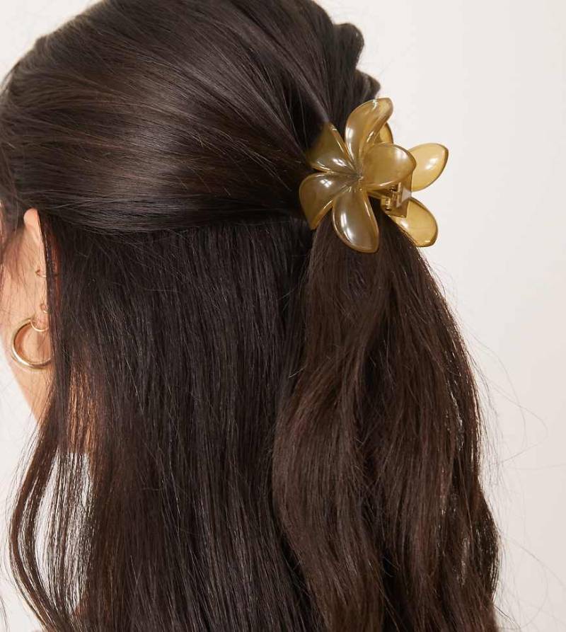 DesignB London - Haarspange in Khaki mit Blüte-Grün von DesignB London