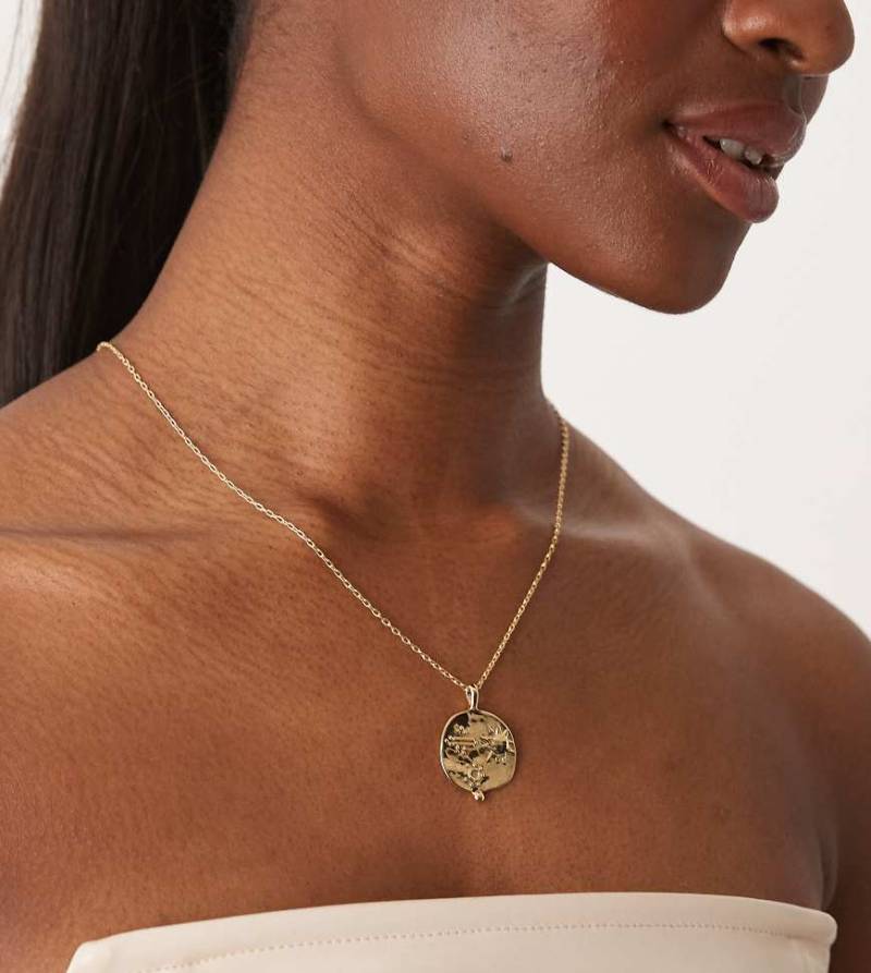 DesignB London - Halskette in Gold mit großem Scheibenanhänger in gehämmerter Optik-Goldfarben von DesignB London