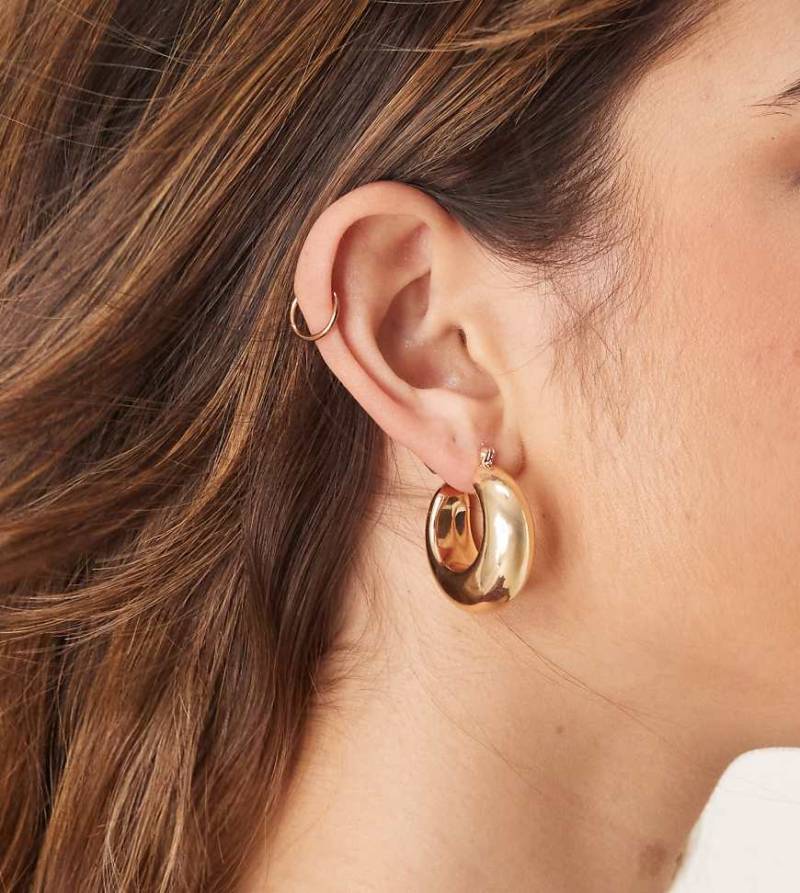 DesignB London - Klassische, klobige Creolen in Gold-Goldfarben von DesignB London