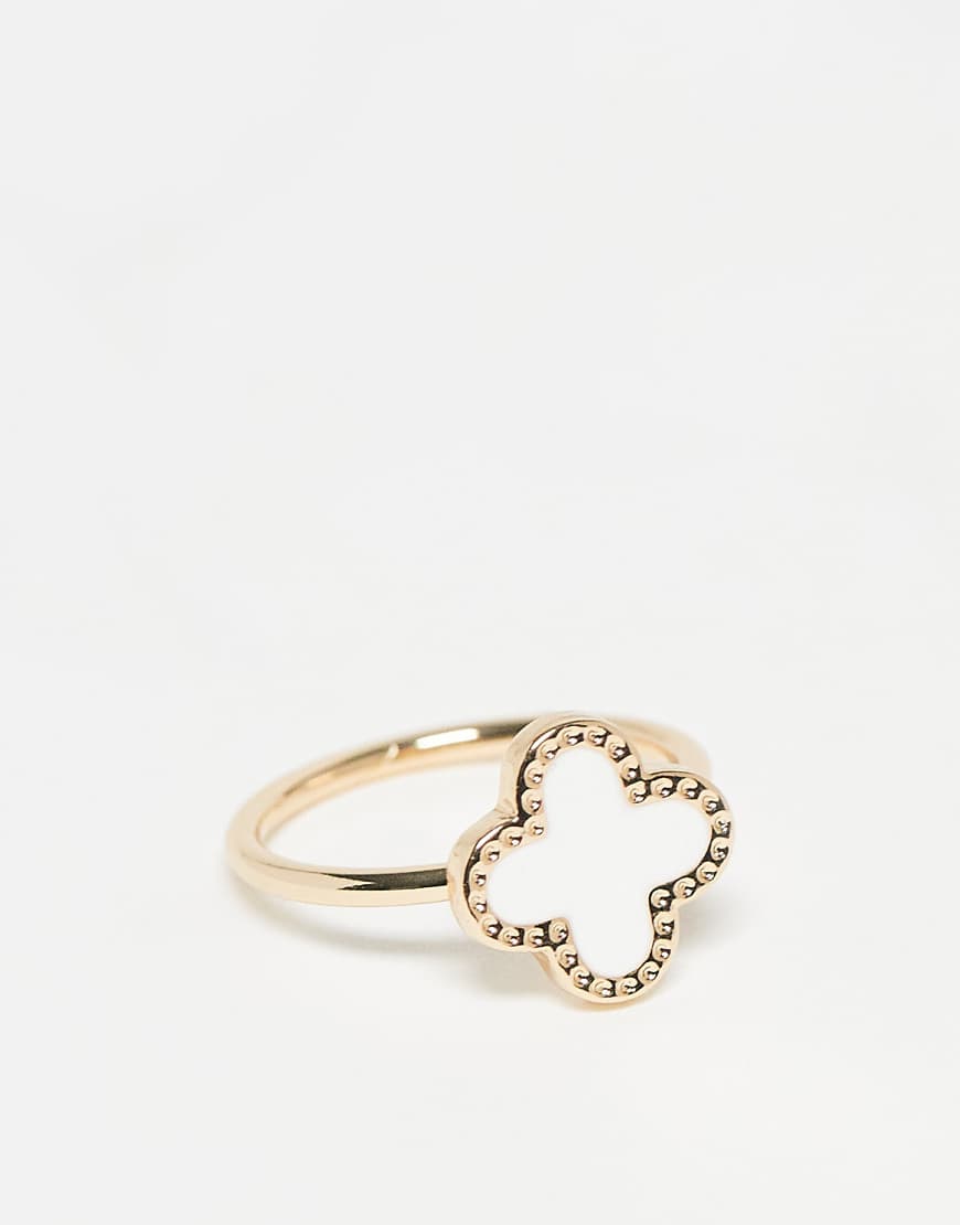 DesignB London - Kleeblattförmiger Ring mit weißer Verzierung von DesignB London