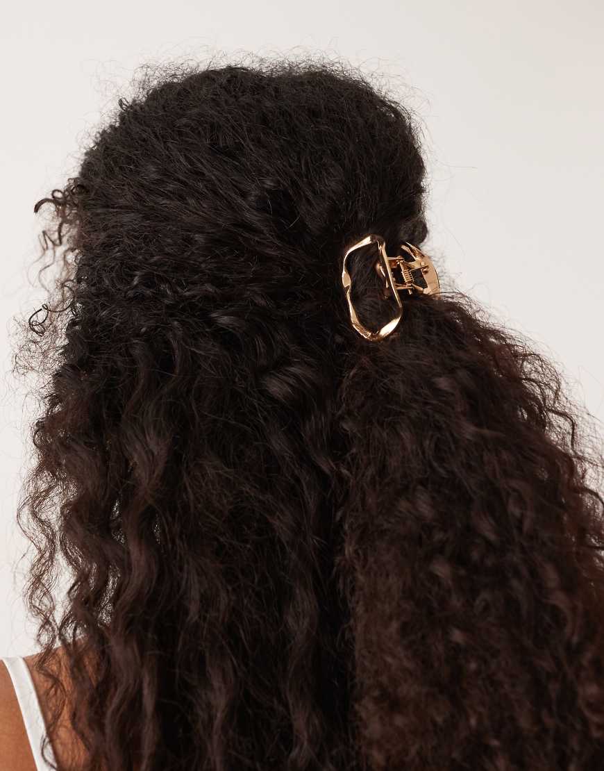 DesignB London - Kleine Haarklammer aus Metall in geschmolzener Goldoptik-Goldfarben von DesignB London