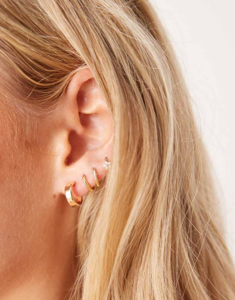 DesignB London - Kleine goldfarbene Creolen von DesignB London