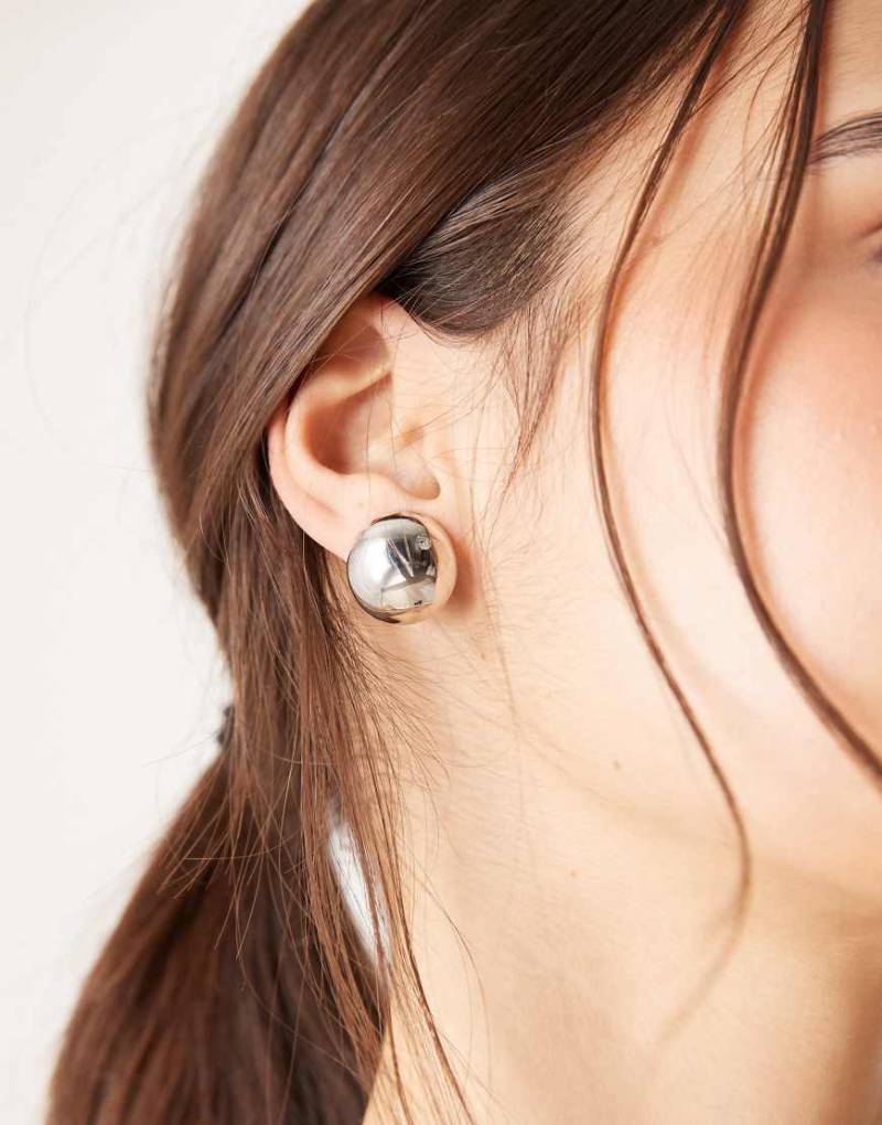DesignB London - Kuppelförmiger Ohrstecker in Silberoptik von DesignB London