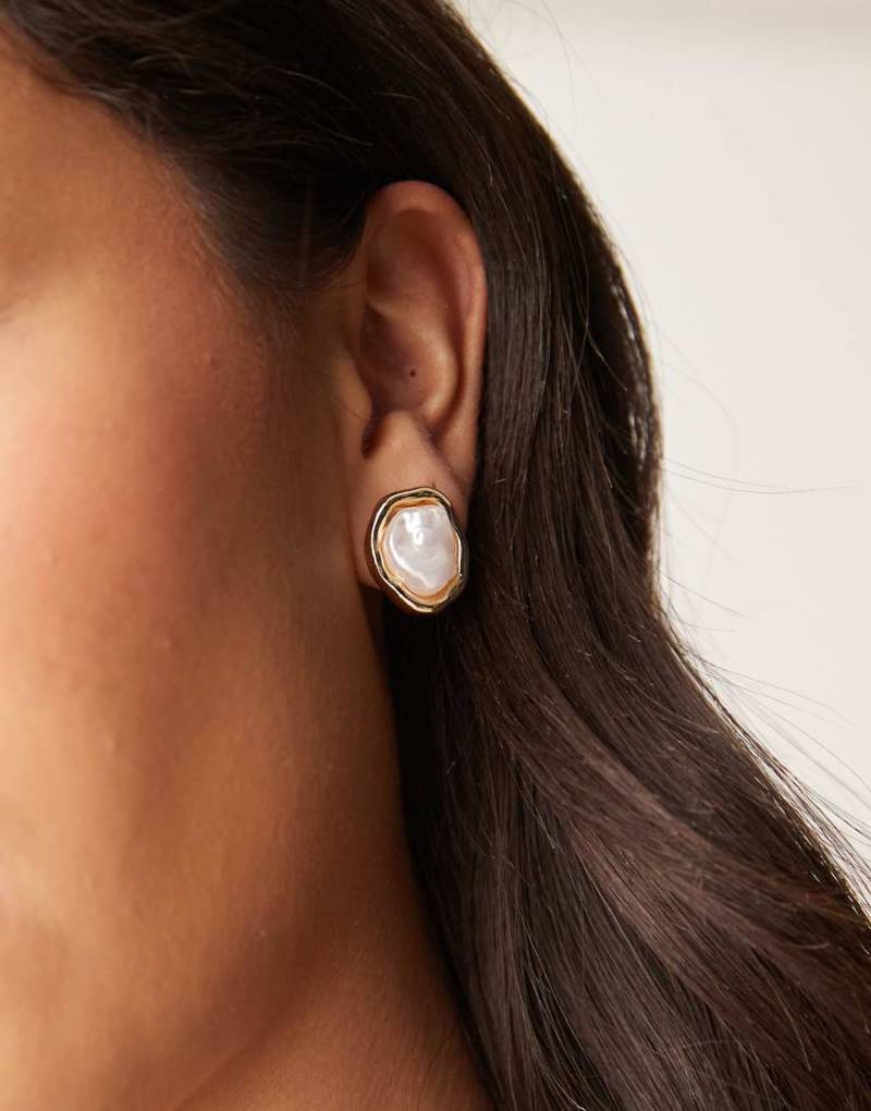 DesignB London - Ohrstecker in Gold-Optik mit Perlenverzierung-Goldfarben von DesignB London