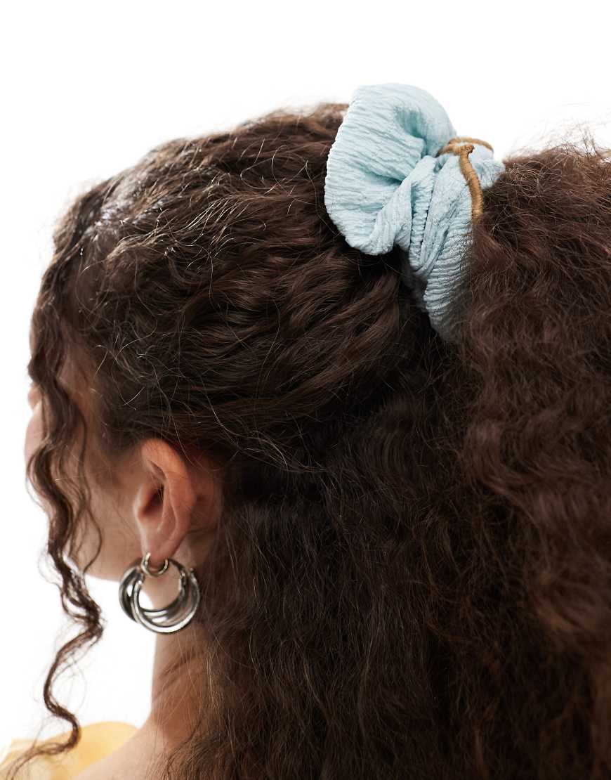 DesignB London - Oversize-Scrunchie-Haarband in Blassblau mit kontrastierender Naht von DesignB London