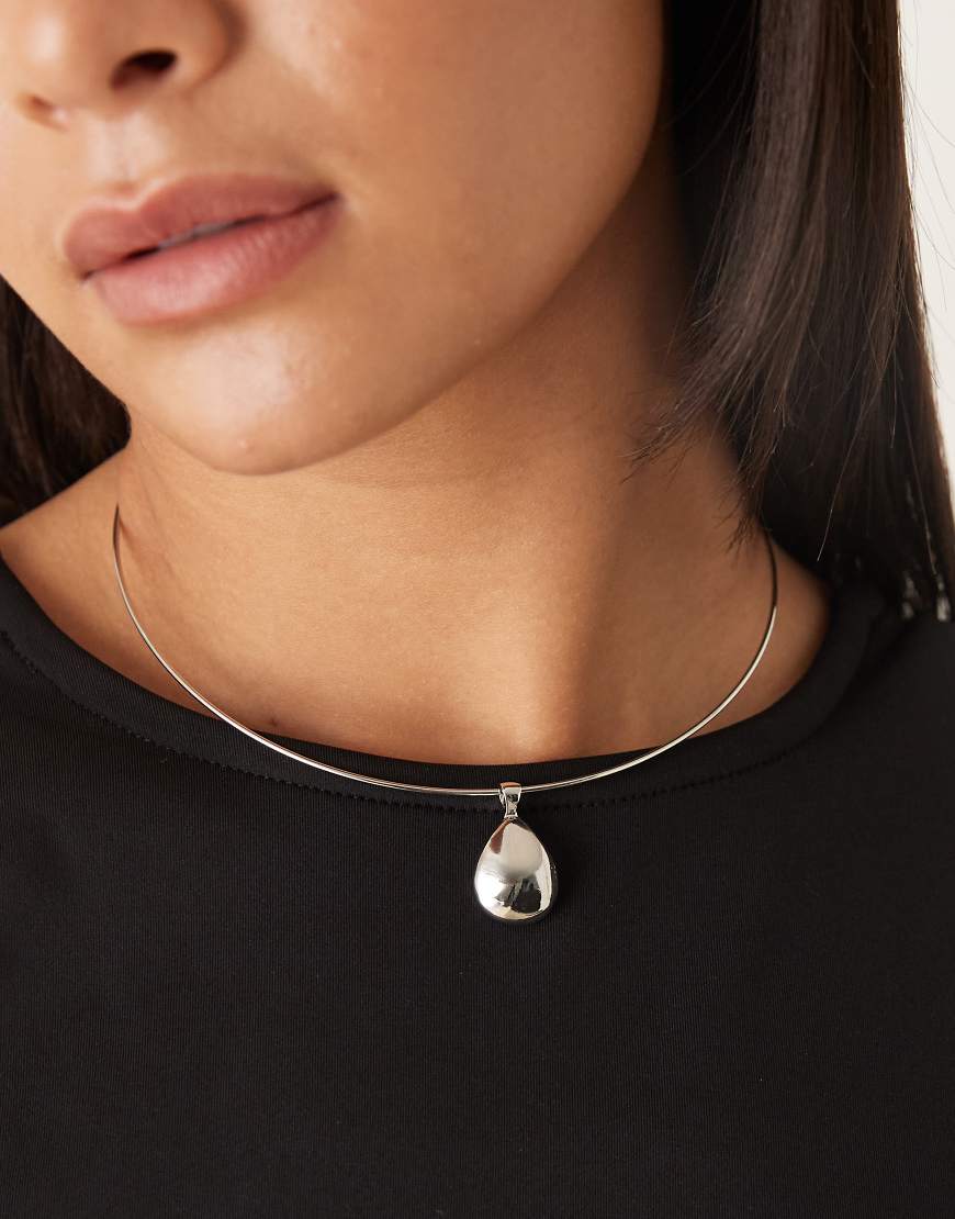 DesignB London - Silberfarbene Halskette mit Tropfenanhänger von DesignB London