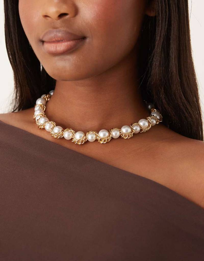 DesignB London - Statement-Perlenkette in verdrehter Gold-Optik-Goldfarben von DesignB London