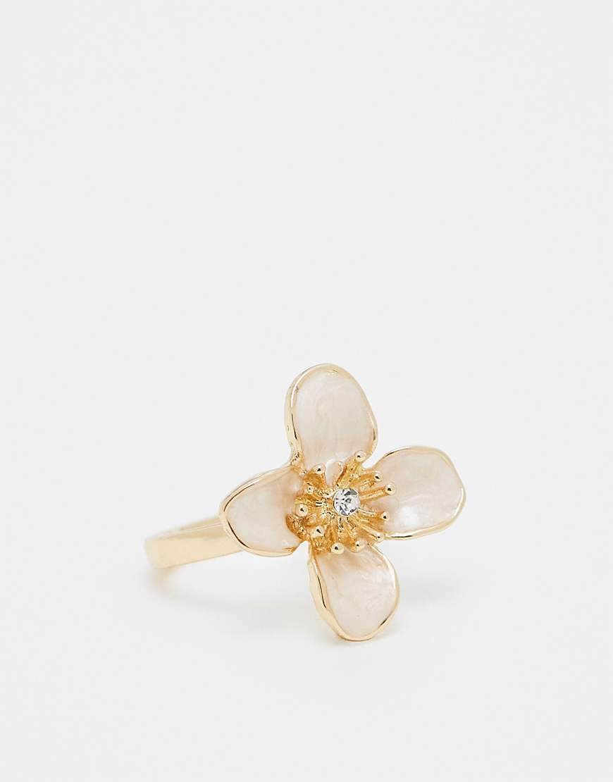 DesignB London - Statement-Ring in Blütenform in Blassrosa und Gold-Goldfarben von DesignB London