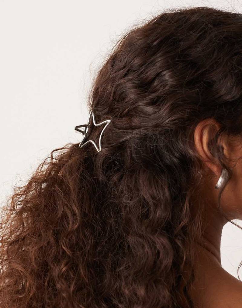 DesignB London - Sternförmige Haarklammer aus Metall in Silberoptik von DesignB London