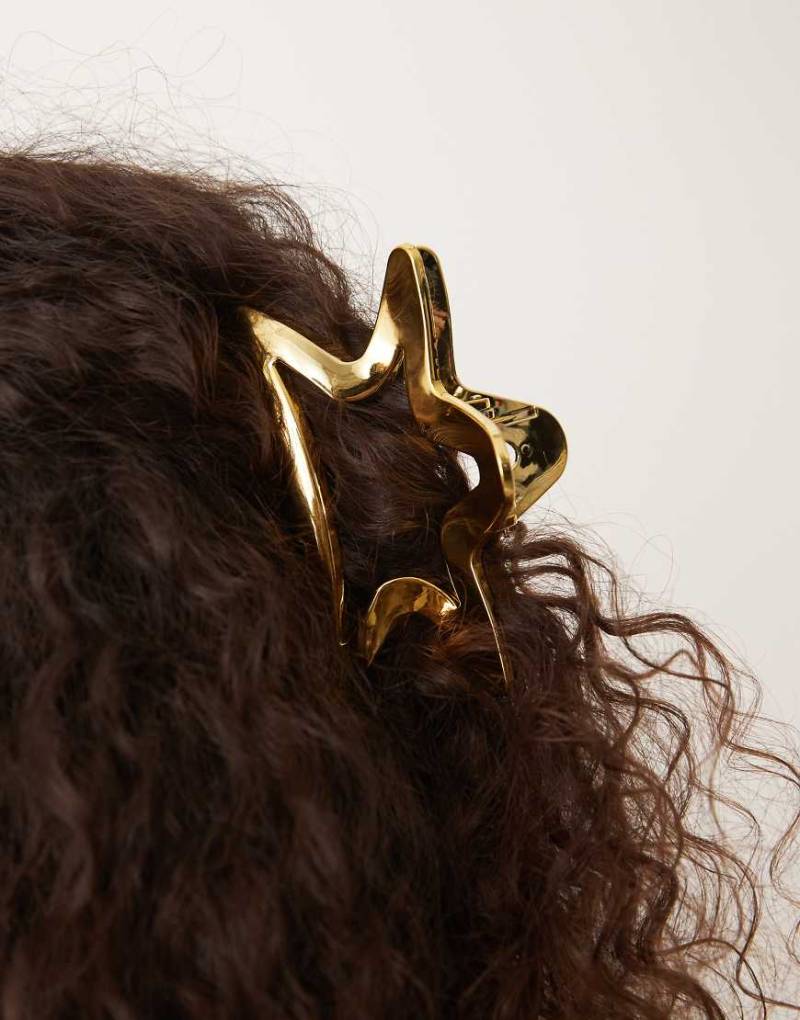 DesignB London - Sternförmige Haarklammer in Goldoptik-Goldfarben von DesignB London