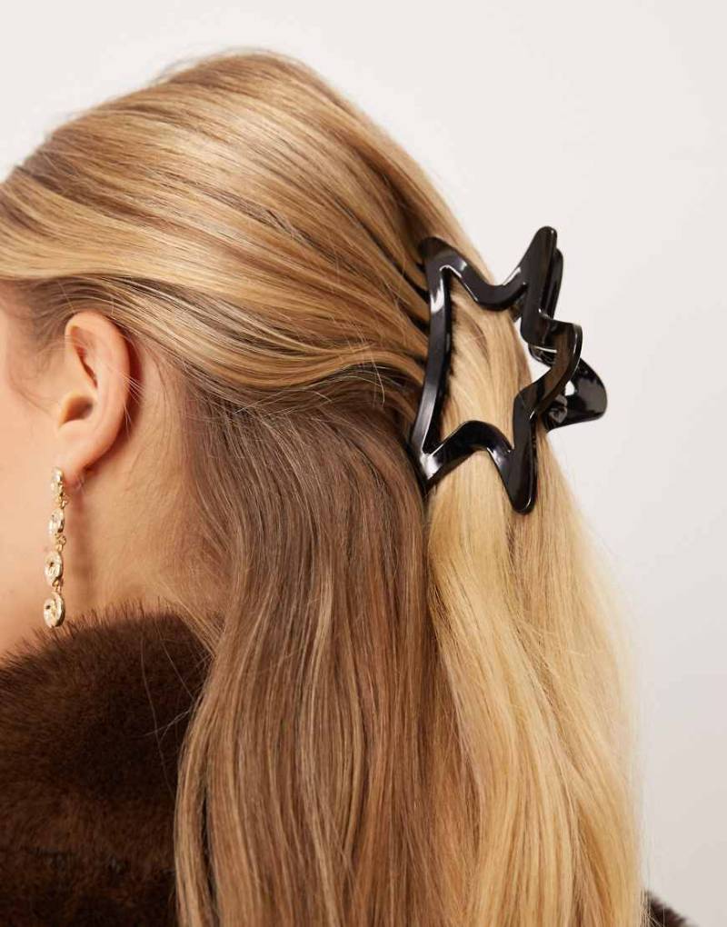 DesignB London - Sternförmige Haarklammer in Schwarz von DesignB London